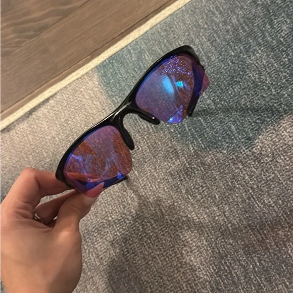 Oakley - Picture 1 of 3